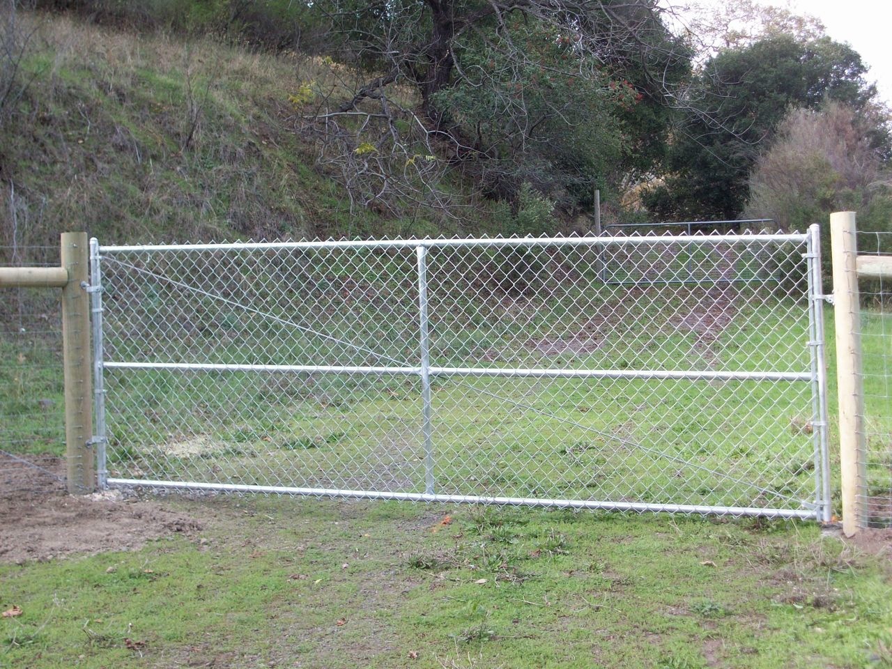 Livestock Cattle 1.6m Metal Farm Gate Galvanized Steel Pipe Design