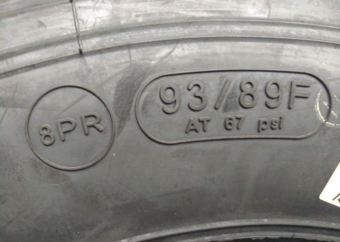 All Steel Radial Light Truck Tires 6.00R13LT Lug Type Tread For City Roads