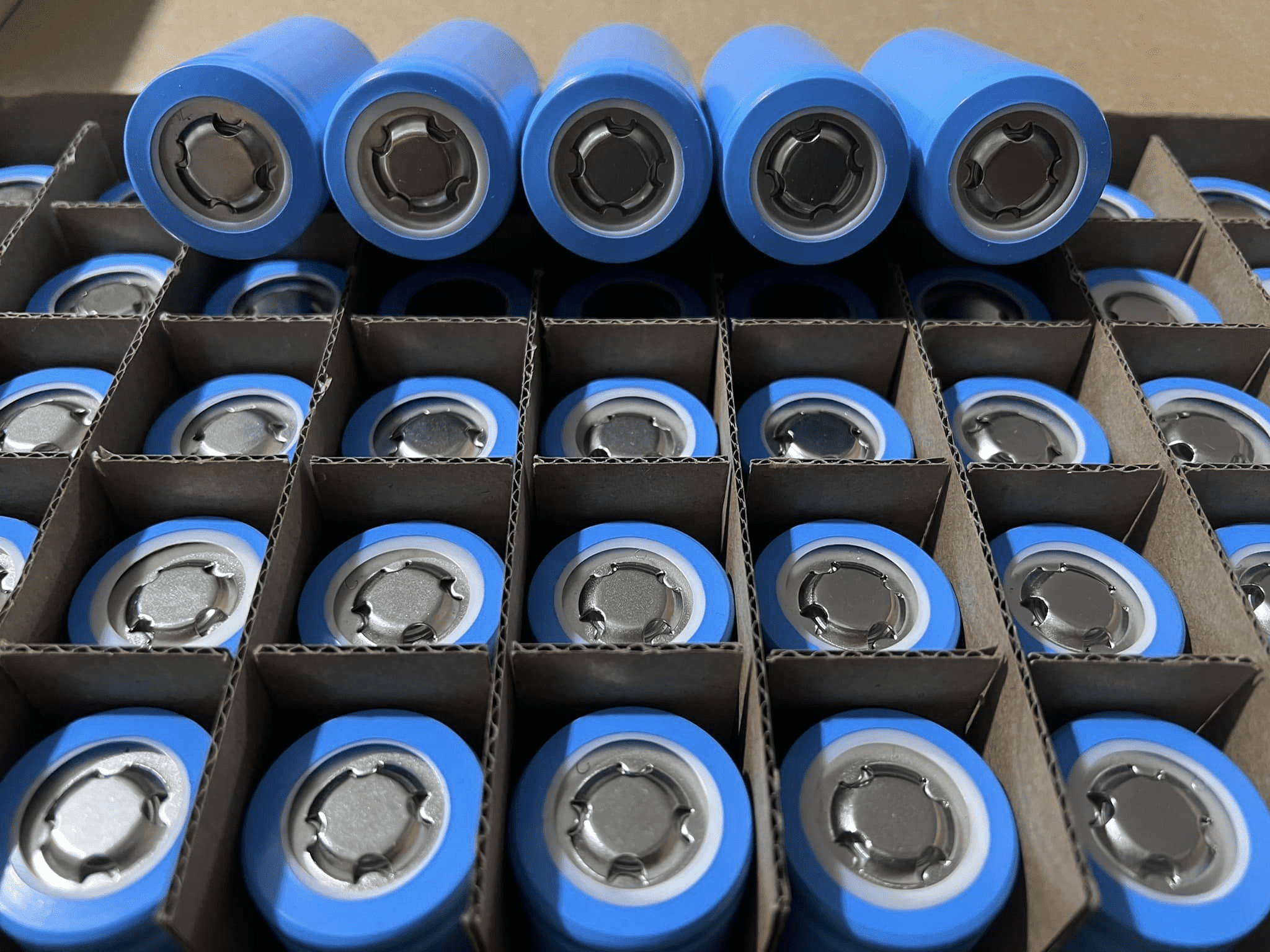 High Temperature Tolerance Rechargeable Lithium Battery 3.2V Cylindrical Cell 26650 5000mAh Battery
