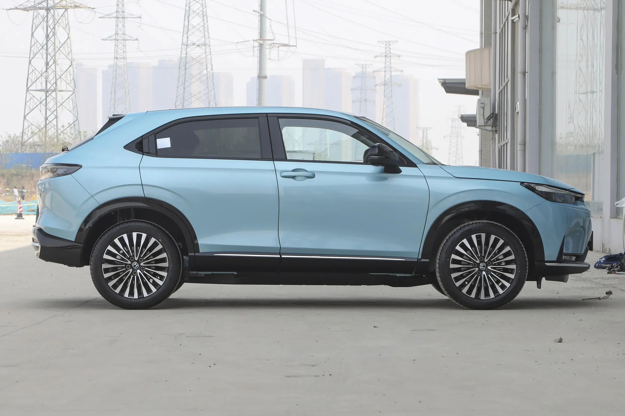 Hon-da ENS1 Electric SUV Sports Car with Torsion Beam Non-Independent Suspension and FWD Drive 68.8 Battery Capacity