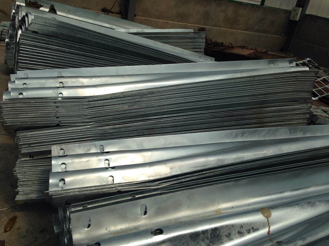 Anti-corrosion Steel Guardrail W Beam 3 To 2 Two To Be Three Guardrail Traffic Barrier