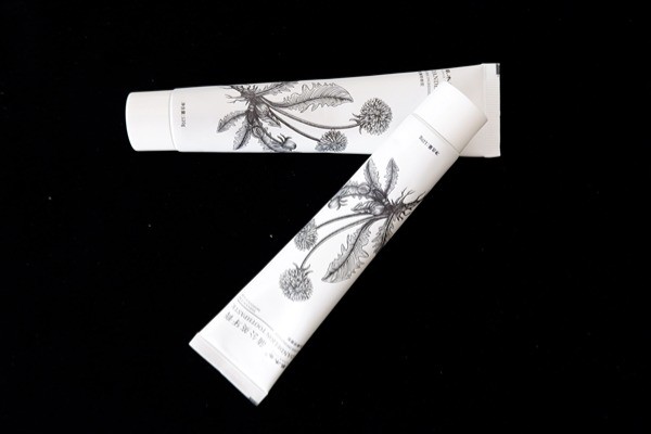 Chinese Herbal Gum Antibacterial Botanical Toothpaste SLS Fights Plaque Naturally