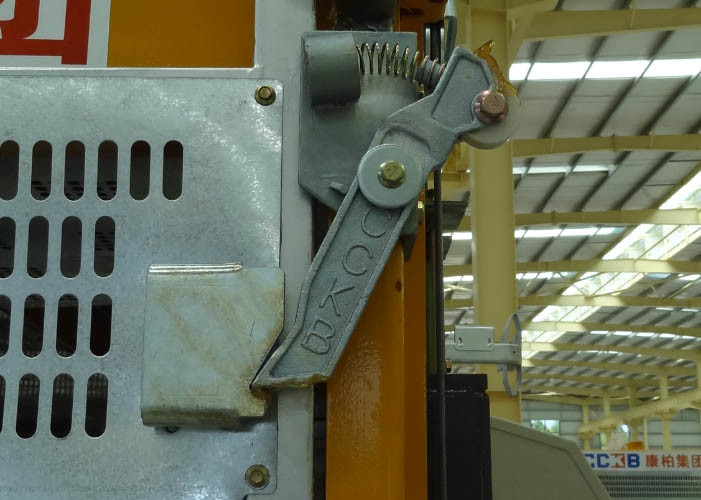 Q355B Steel Sandblasting And Painted , Galvanised Construction Site Hoist
