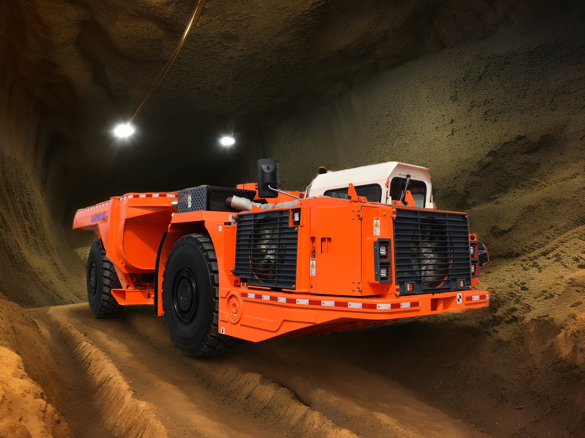 BIG Bucket Underground Mining Truck Payload 30 Tons For Africa Market DERUI DRUK 30