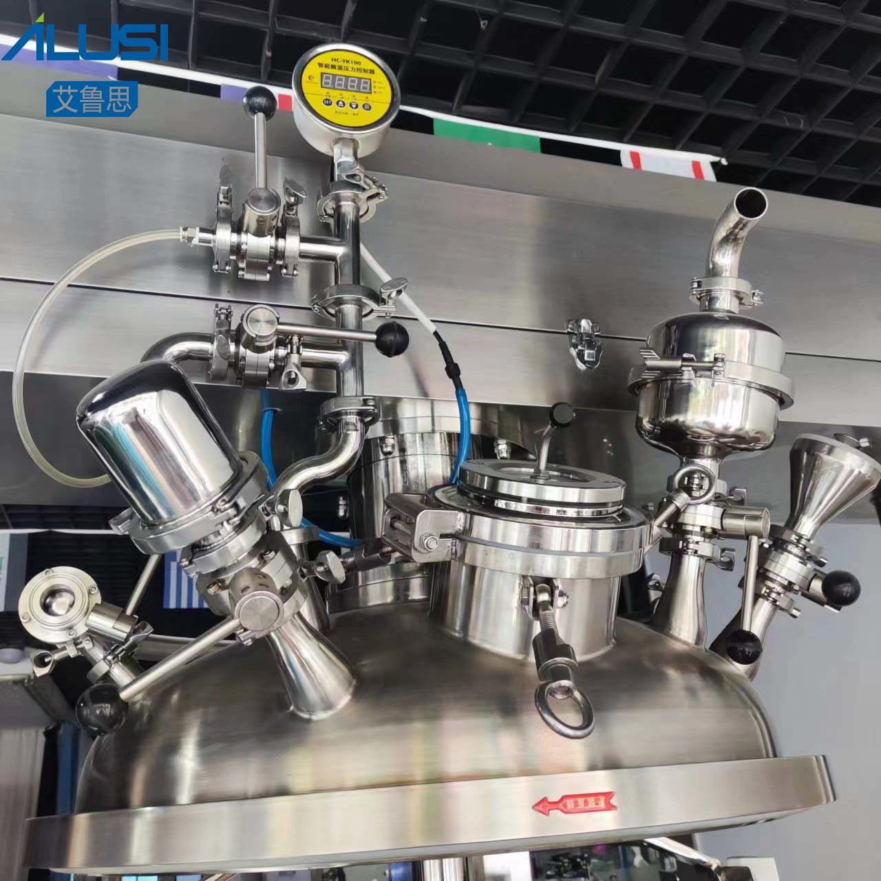 Hydraulic Lift Vacuum Emulsifier Mixer Machine PLC Control Cream Lotion Mixing Equipment