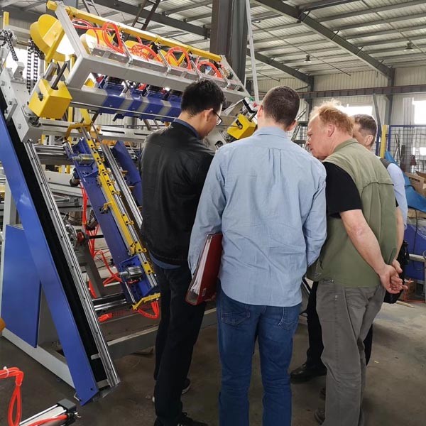 Hydraulic CNC Stringer Wooden Pallet Chief Nailing Machine