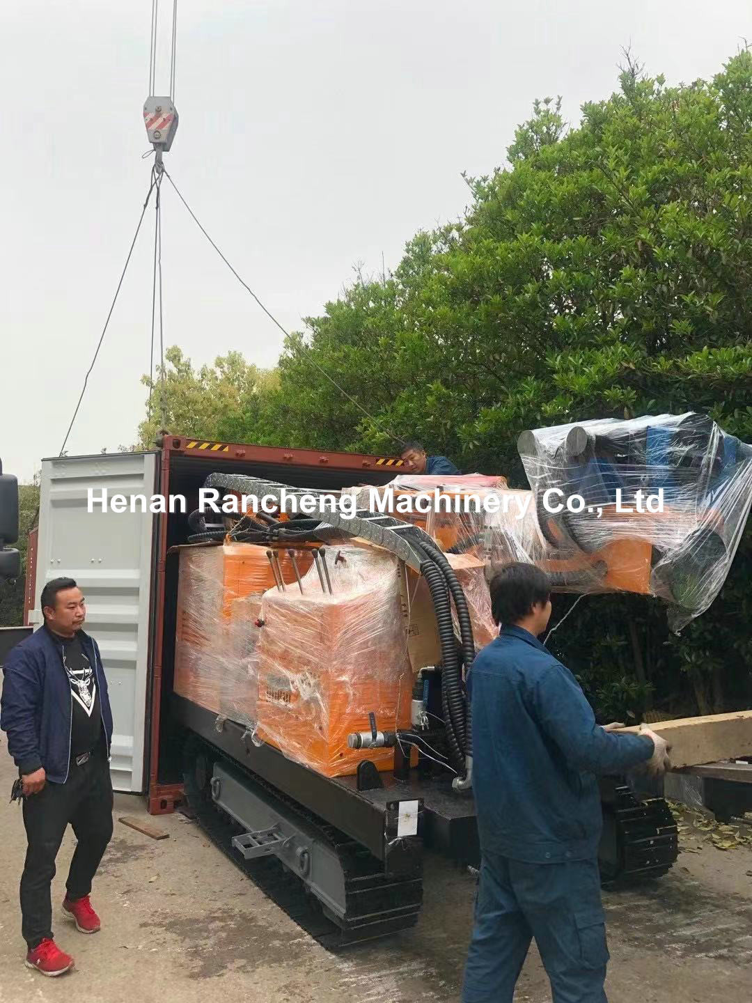 132KW Hydraulic Crawler RC Drilling Rig 300m Drill Depth 2km/h Walk Speed