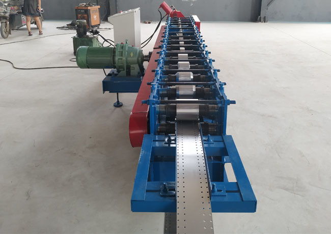 Low Noise L Shaped Ceiling Roll Forming Machine , Light Steel Angle Roll Forming Machine