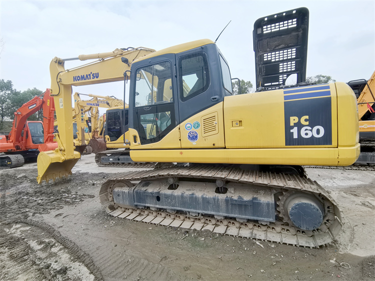 Komatsu PC160-7 Mini Excavator 6 Ton with Original Hydraulic Valve and from Japan