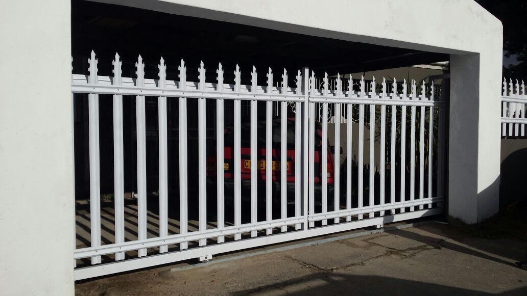 White 2.4m Height Metal Security Side Gates With EN ISO 1461 Standard