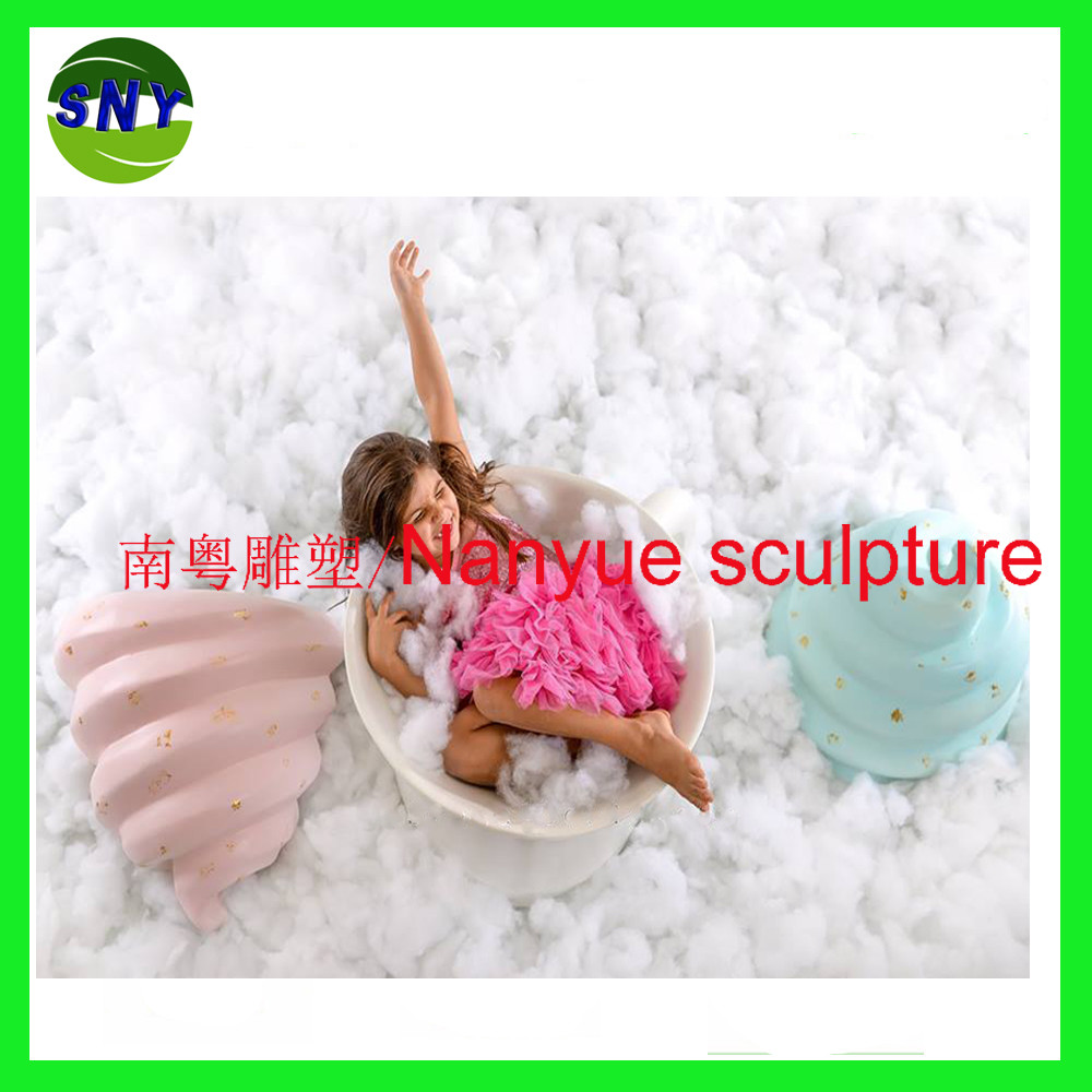 artificial statue photograph statue item made by fiberglass in / shopping mall/photographer room