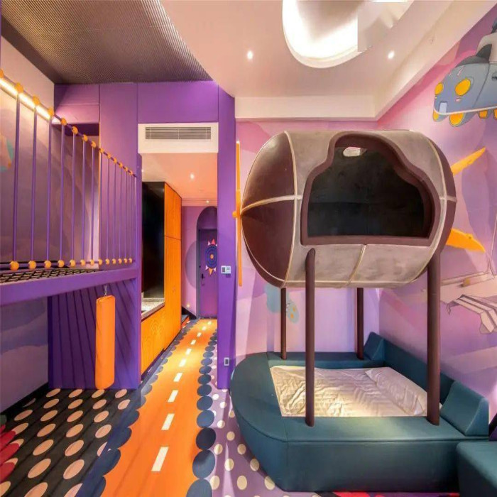 Unlock a new experience of parent-child accommodation. The charm of the slide equipment in the hotel parent-child room