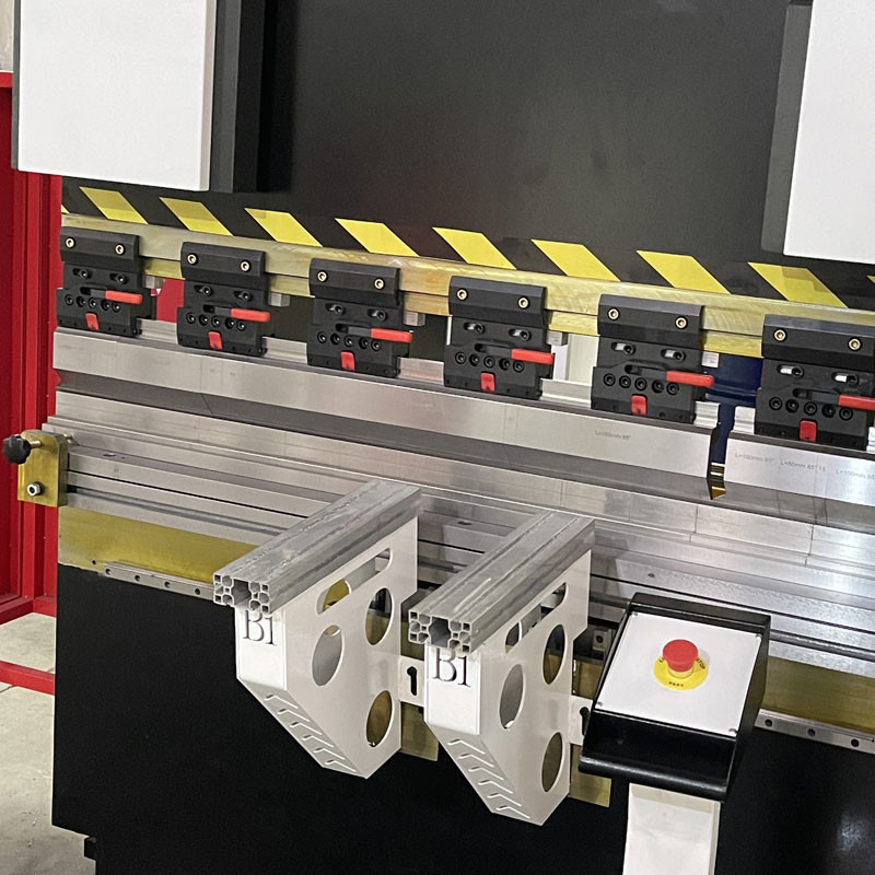 Delem Master Servo Motor CNC Hydraulic Bending Machine 80T1600MM