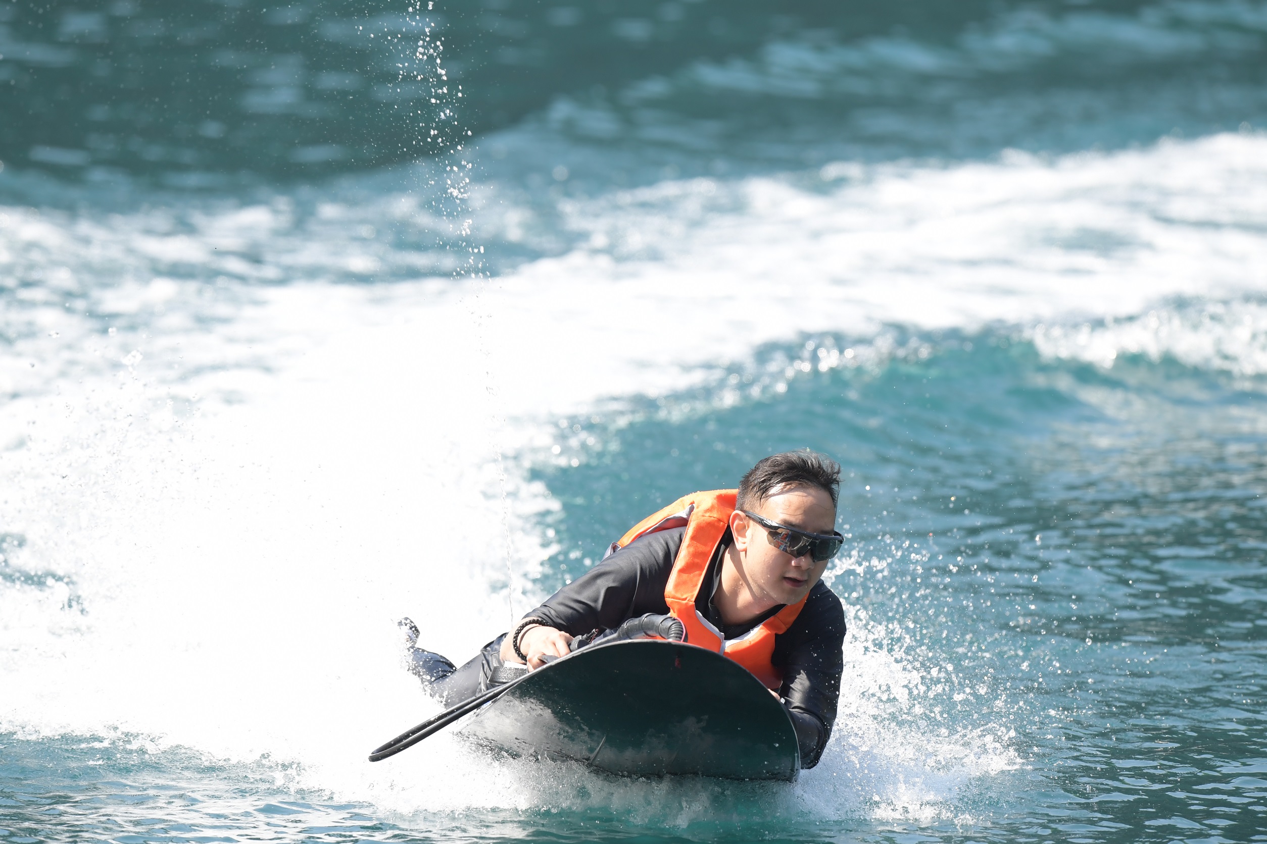 The Ultimate Surfing Companion 2 Stroke Engine Electric Surfboard with Max Speed 60km/h