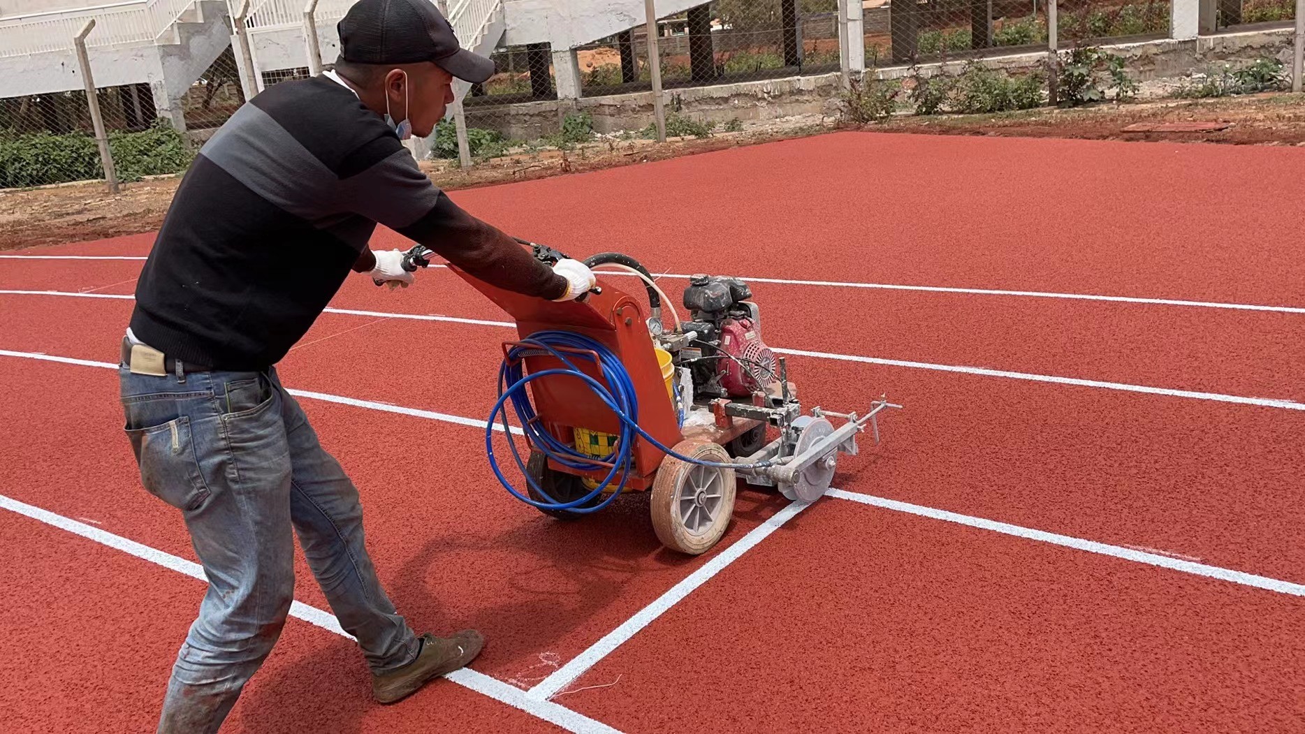 Harmless Synthetic Sports Flooring Full Pour System Running Track