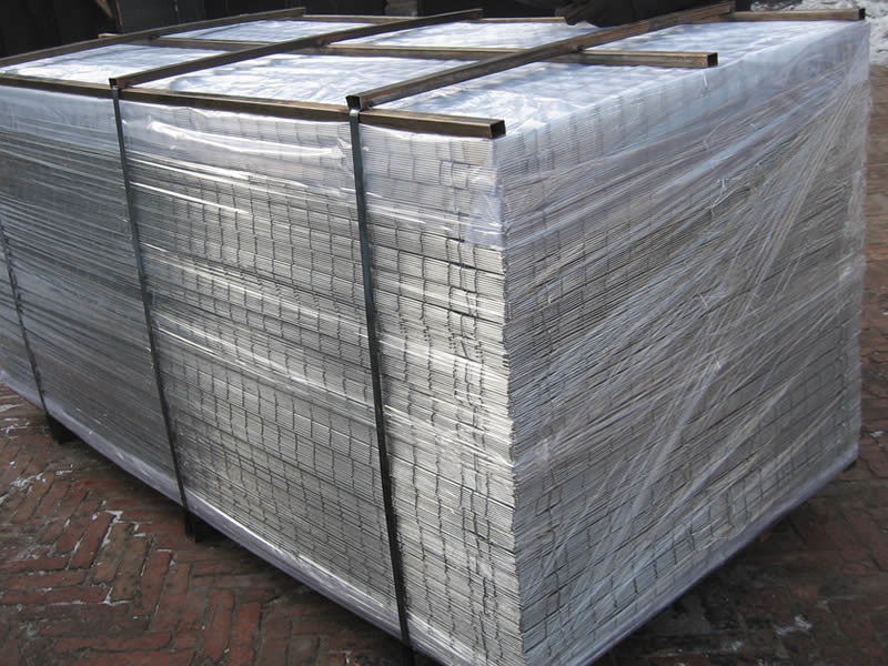 Hot Dipped Galvanized 4mm Welded Wire Mesh Rolls And Panels For Security