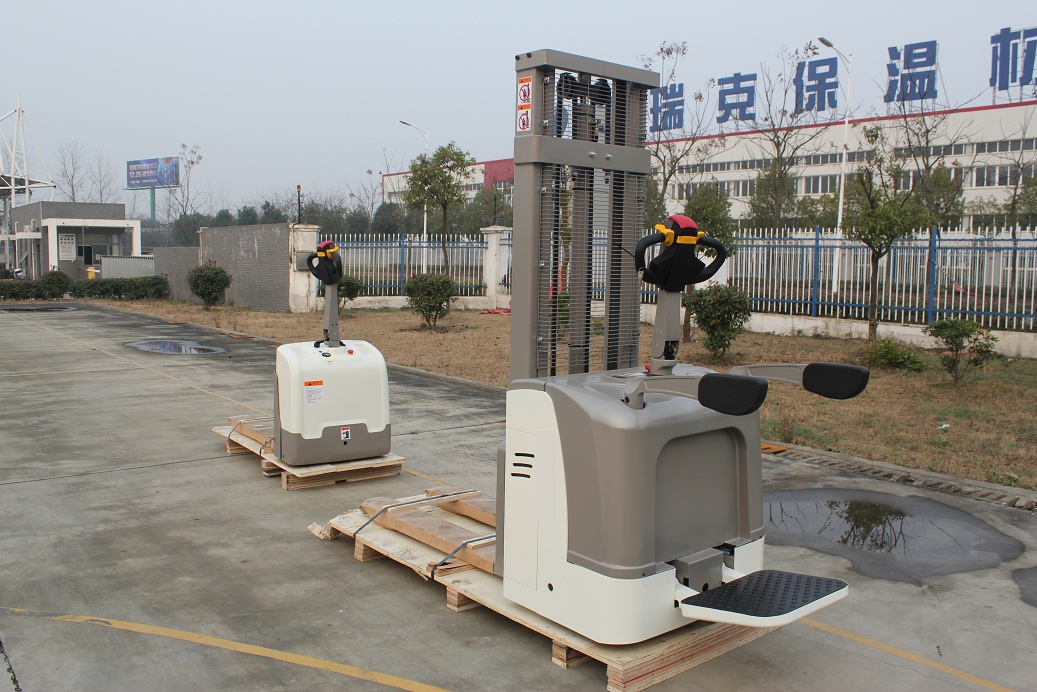 Electric Apilador Stacker 1500kg 2000kg Rider Stacker Forklift with Customer Demanded