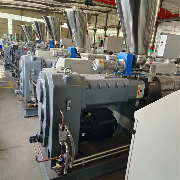 Low Noise Twin Screw Extruder Plastic Pipe Moulding Machine 1 Year Warranty