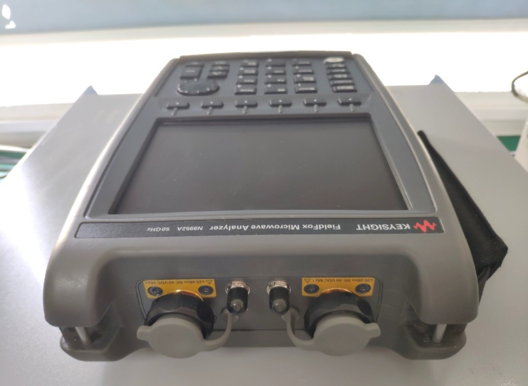 Portable Keysight Agilent N9952A FieldFox Handheld Microwave Analyzer, 50 GHz