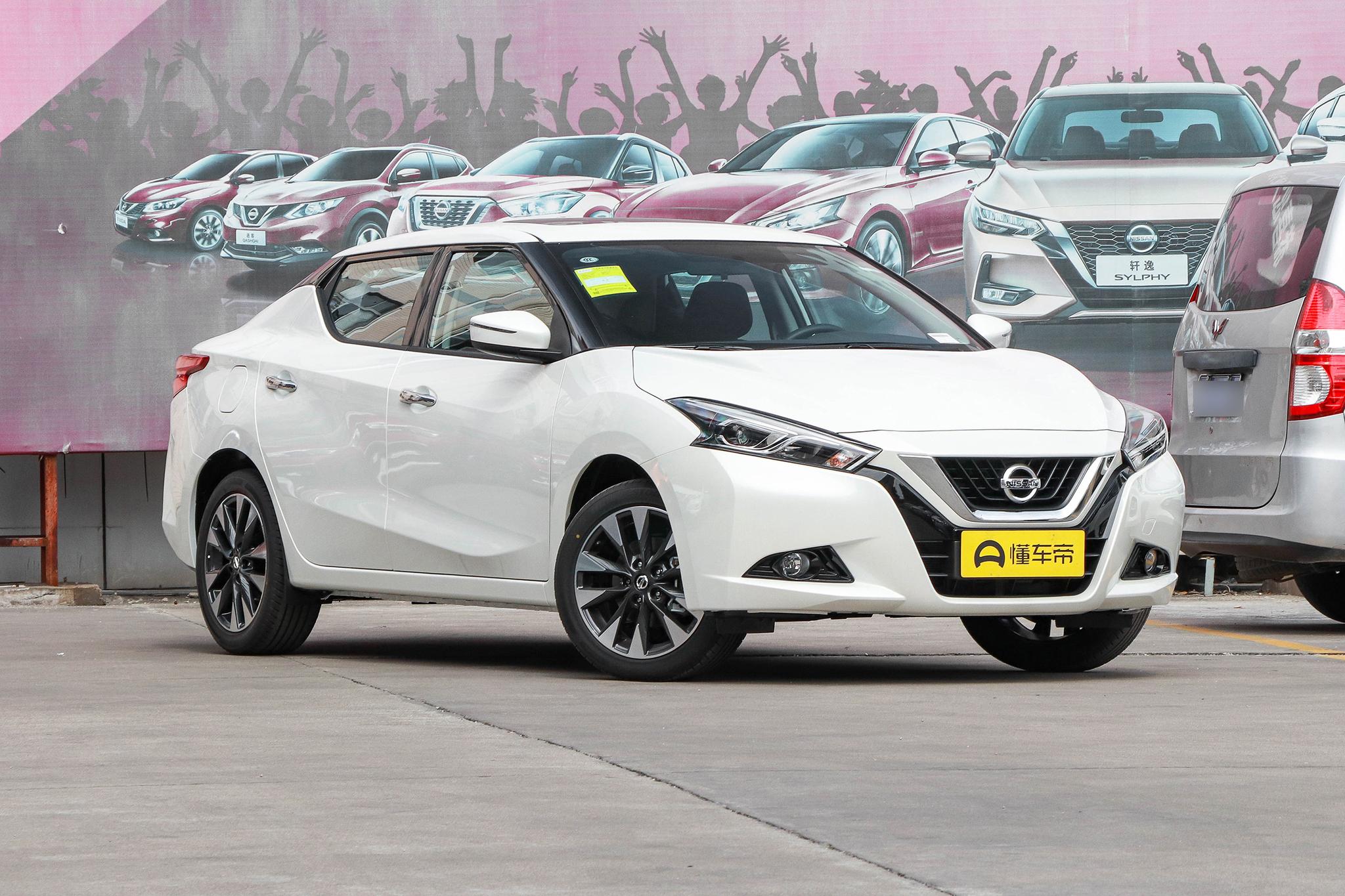Gasoline Left Hand Dongfeng Nissan LANNIA 185 High Speed 4-door 5-seater Hatchback Used Car
