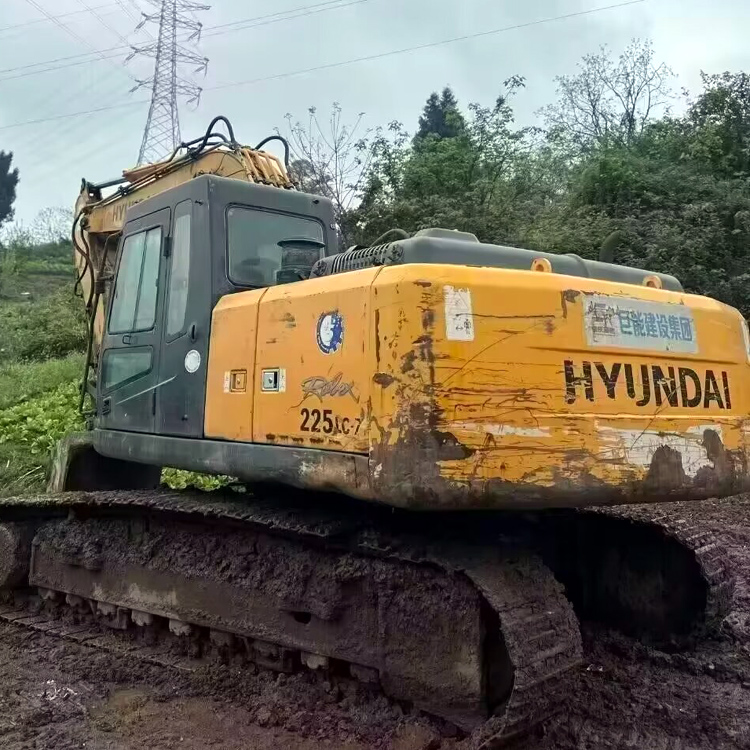 Hyundai 225LC-7 Excavator 25 Ton Used in Good Working Condition with Original Painting