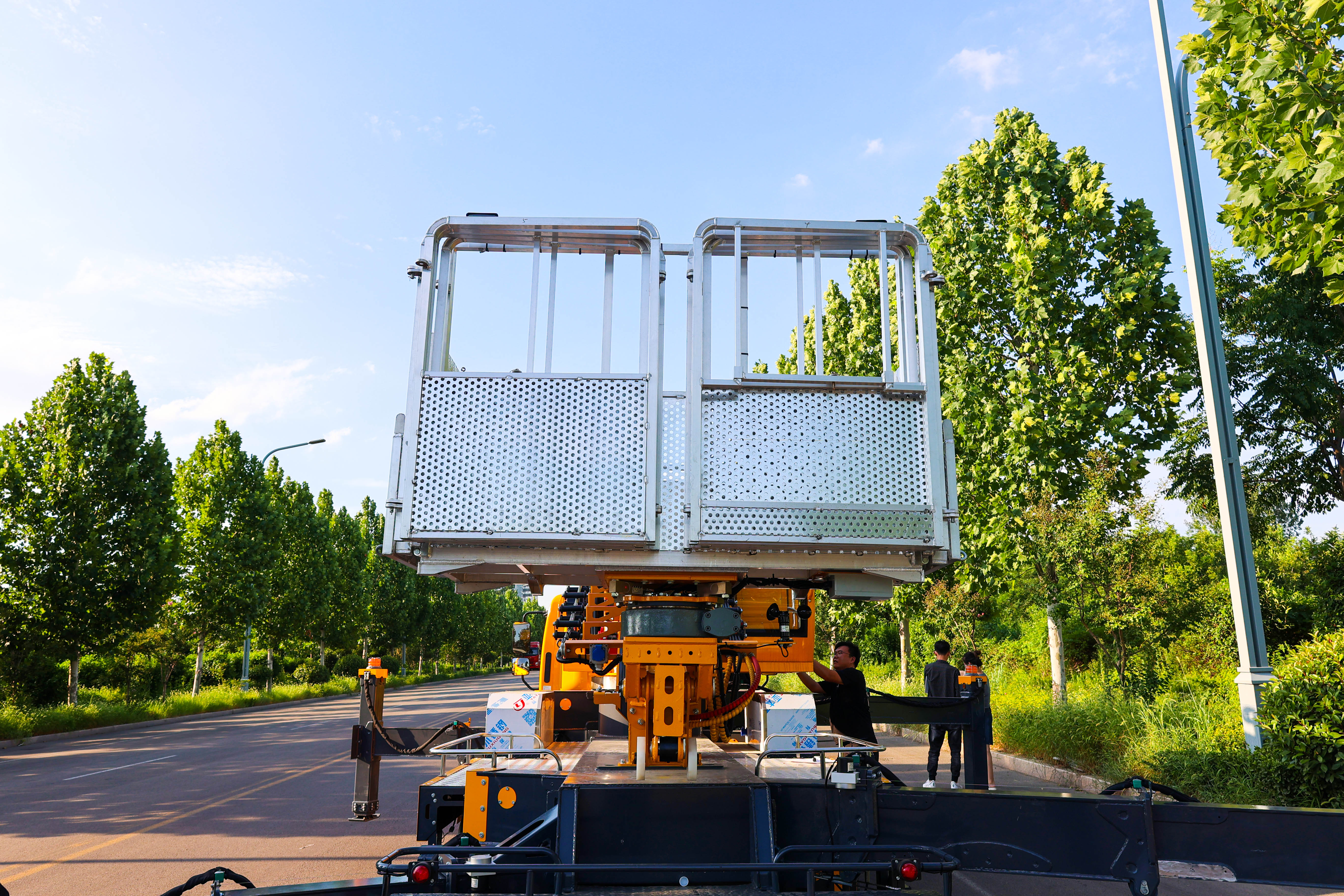 36m Bucket Truck Aerial Working Platform Truck Mounted High-altitude Operation Truck