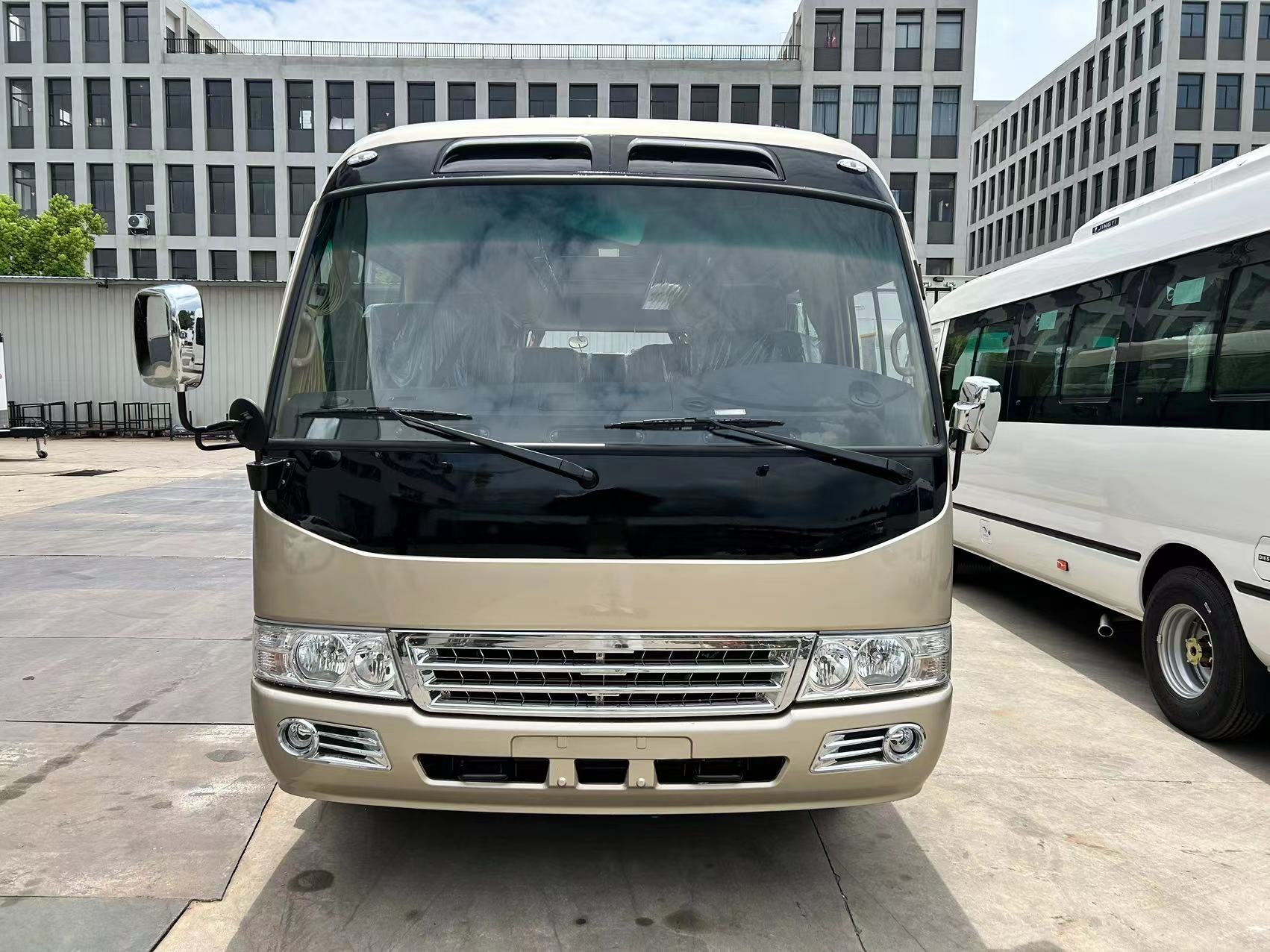Customer's Requirement Left Hand Drive Coaster Bus with 85L Oil Tank