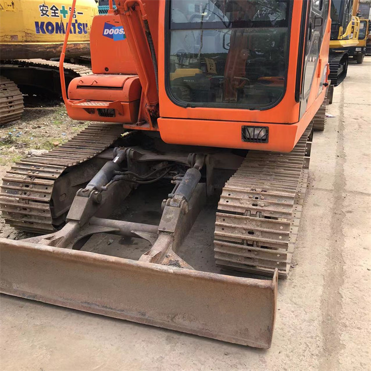 Used Doosan 80 Excavator 8 Ton with Blade Good Condition Made in Korea Original Design