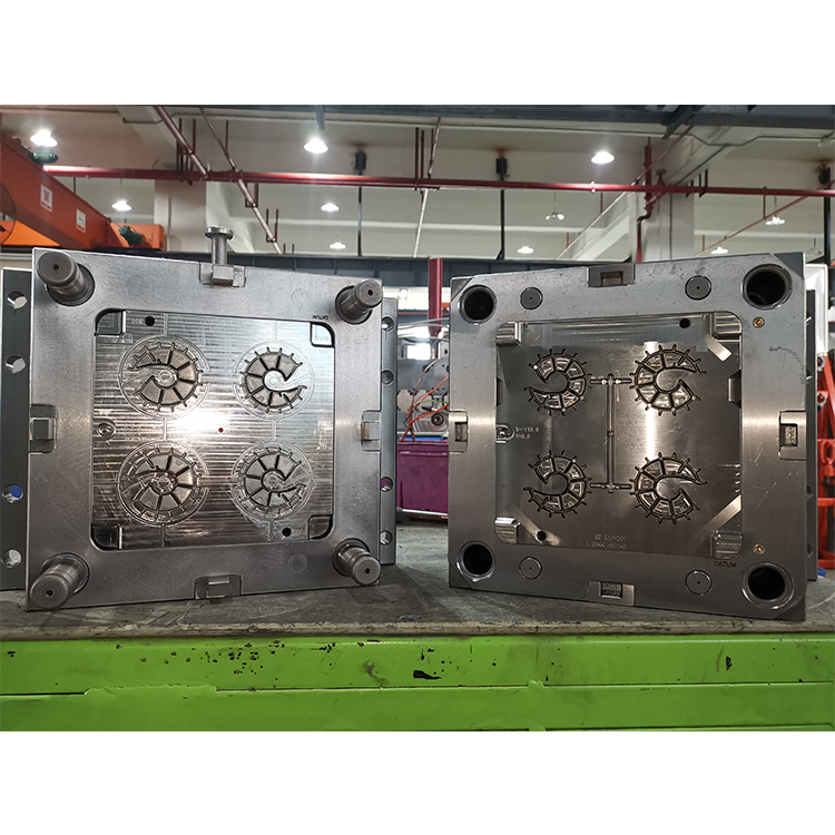 4 Cav Plastic Parts Injection Molding Hot Tip To PL With Subgate