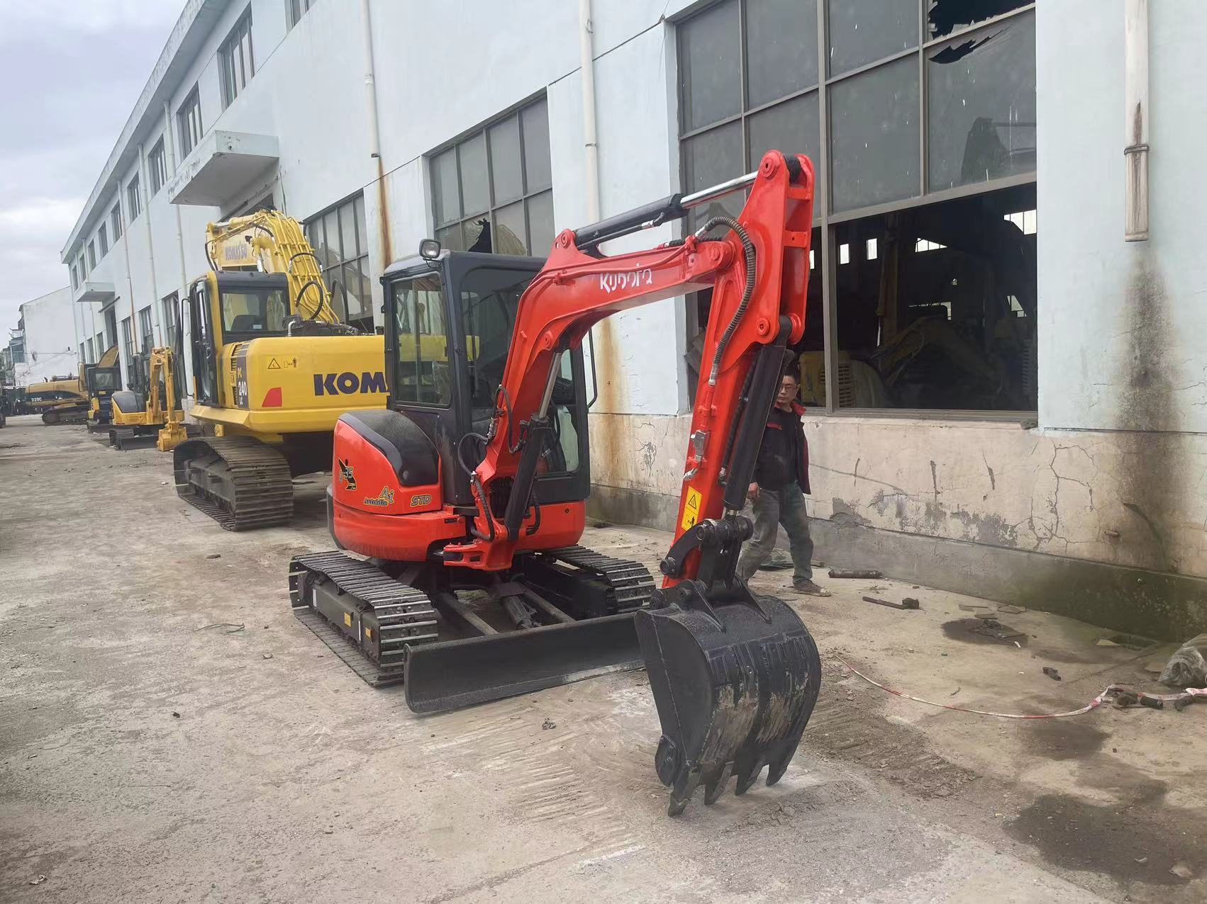 Good Condition KOBOTA U35 used mini excavator Japan for homework