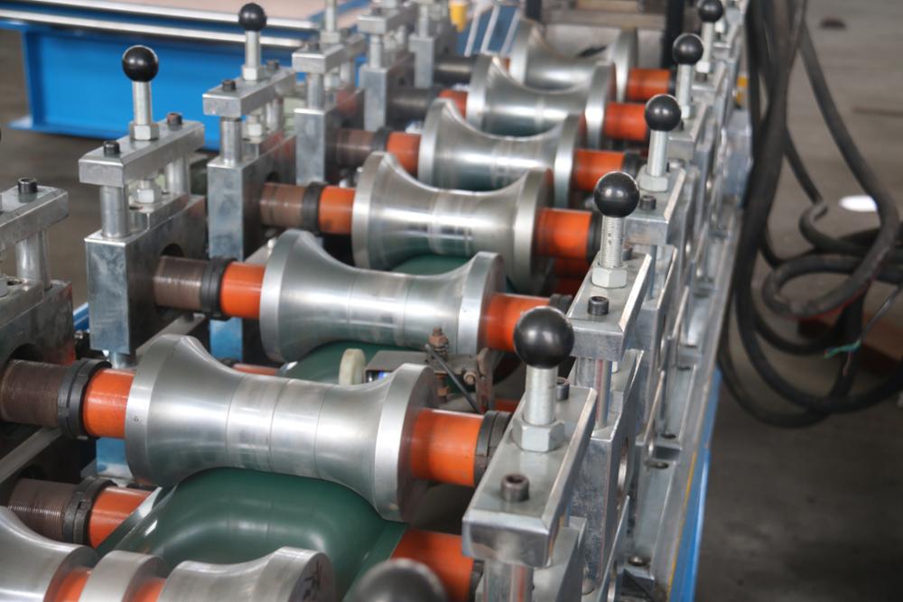 CE Ridge Cap Roll Forming Machine Cr12 Hydraulic Cutting