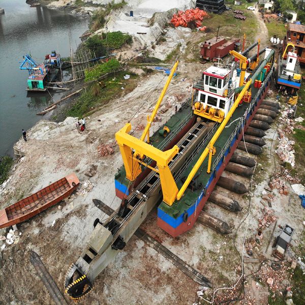 Diesel Engine Hydraulic Control Cutter Suction Dredger for High Water Flow and Dredging