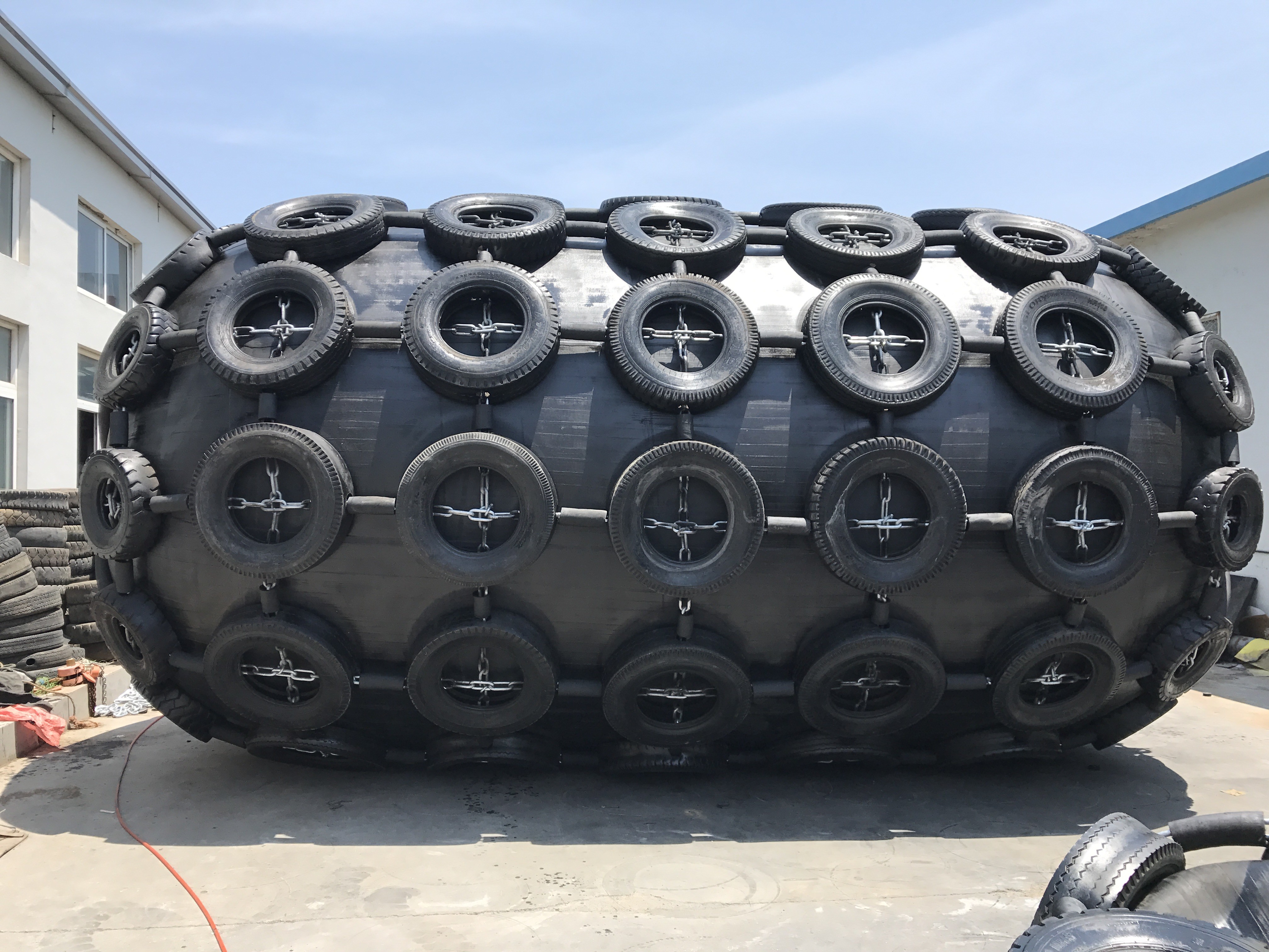Customized Diameter And Length Pneumatic Rubber Fender With 10 Years Lifespan
