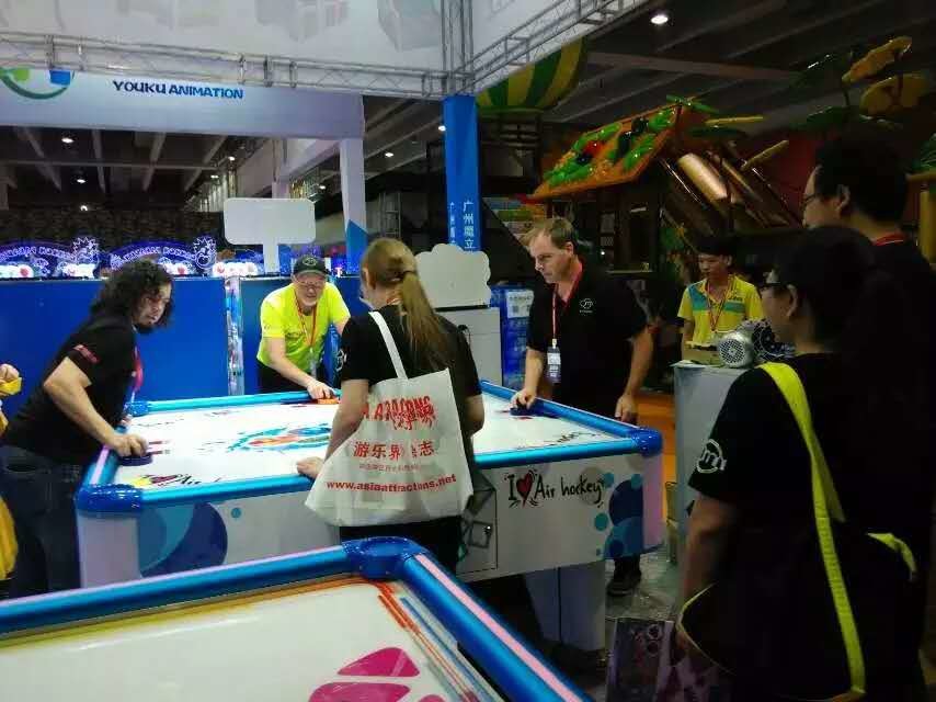 Fiberglass Coin Operated Air Hockey Table plastic Material With Mitsubishi Plate