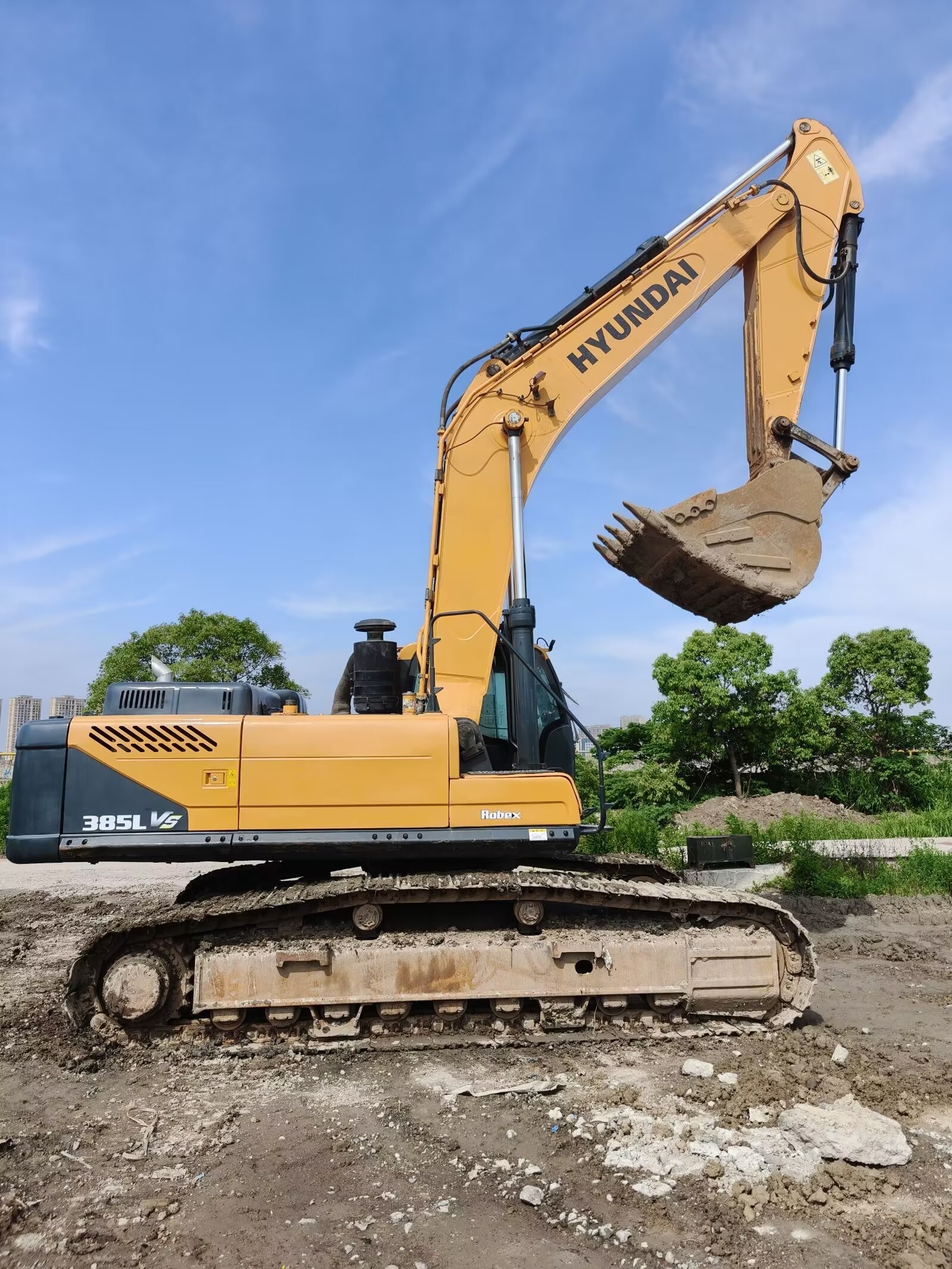 Second hand Hyundai 385L excavator from China