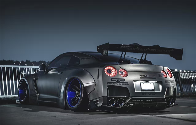 Silver GTR Nissan Body Kit LB Style Spoiler Car Duck Tail Fins Body Kit Spoiler