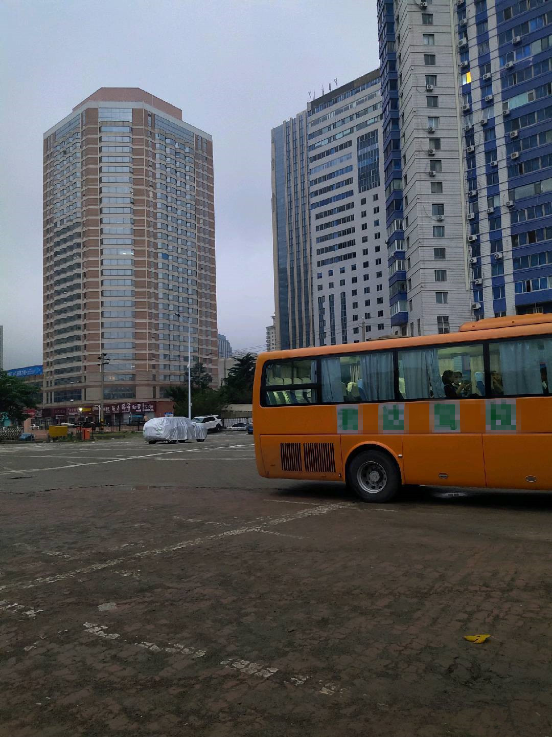 2011 Year 43 Seats LHD Steering Used Yutong ZK6107 Bus Used Coach Bus 100km/H