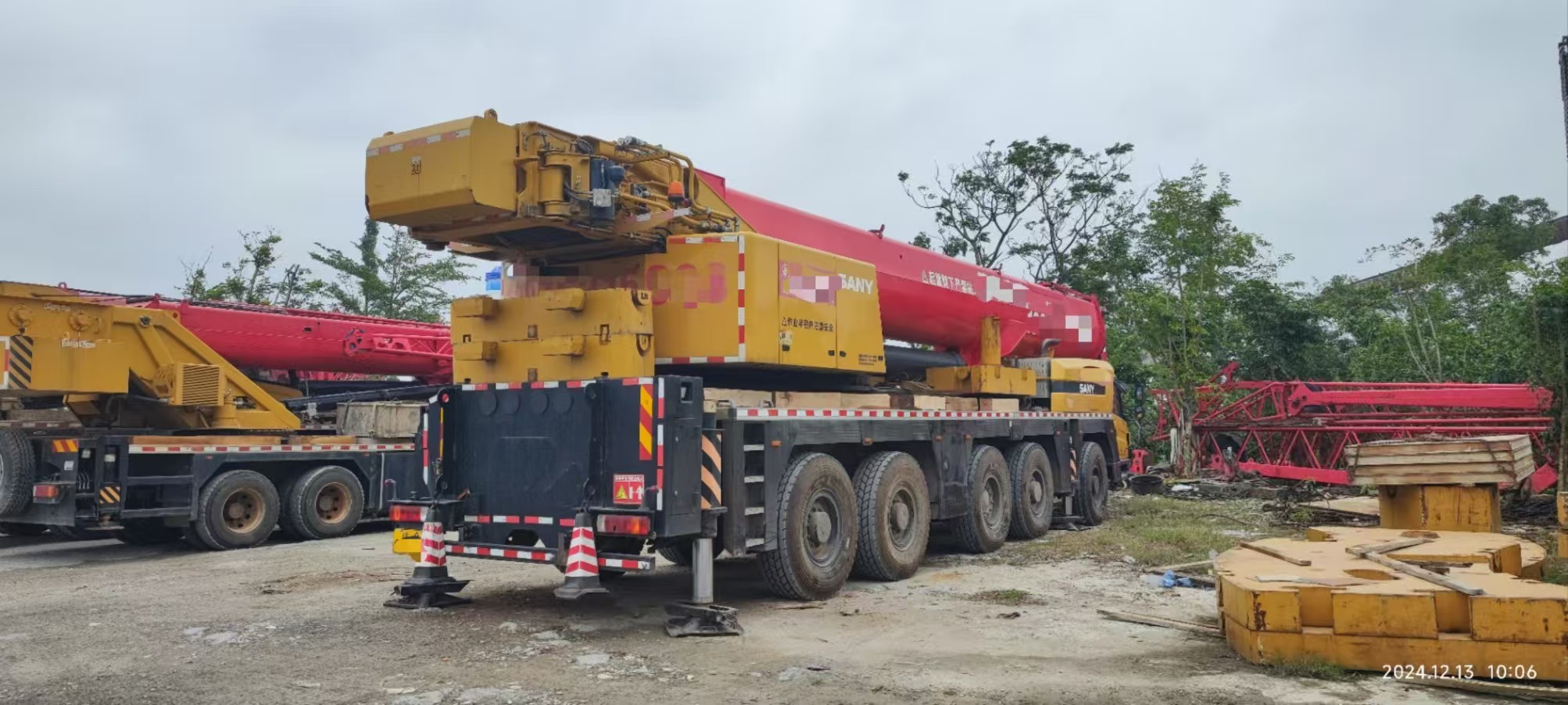 STC1600T8 160ton Lifting Capacity Hoist Crane Truck Crane with 18m Jib Length and Max Working Height of 85.5 meters