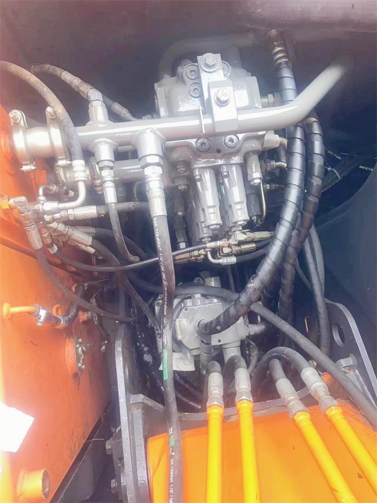 7 Ton Used Hitachi ZX70 Excavator with Original Hydraulic Valve in Good Condition