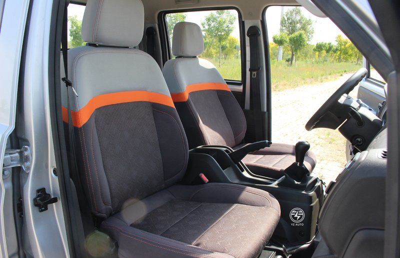 Dongfeng 4X2 Lorry Truck with Independent Suspension and Automatic Air Conditioner