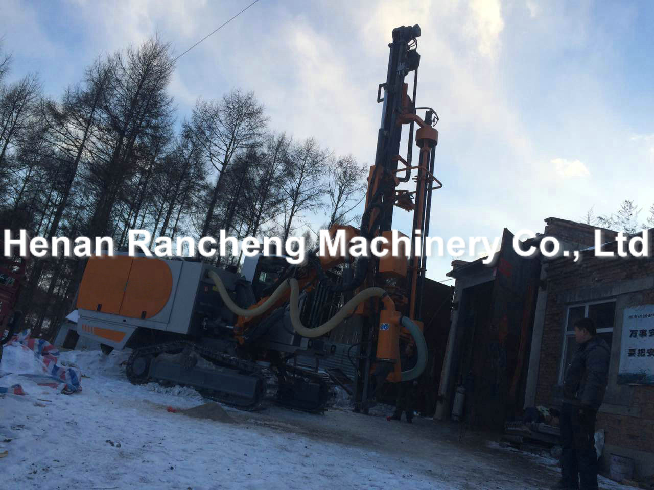 264HP Engine DTH Down The Hole Drilling Equipment 28m Depth 90 - 130mm Bore Dia