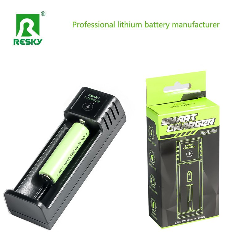 Single Slot Rechargeable Battery Charger 4.2V USB Smart for Li-ion 18650 Battery