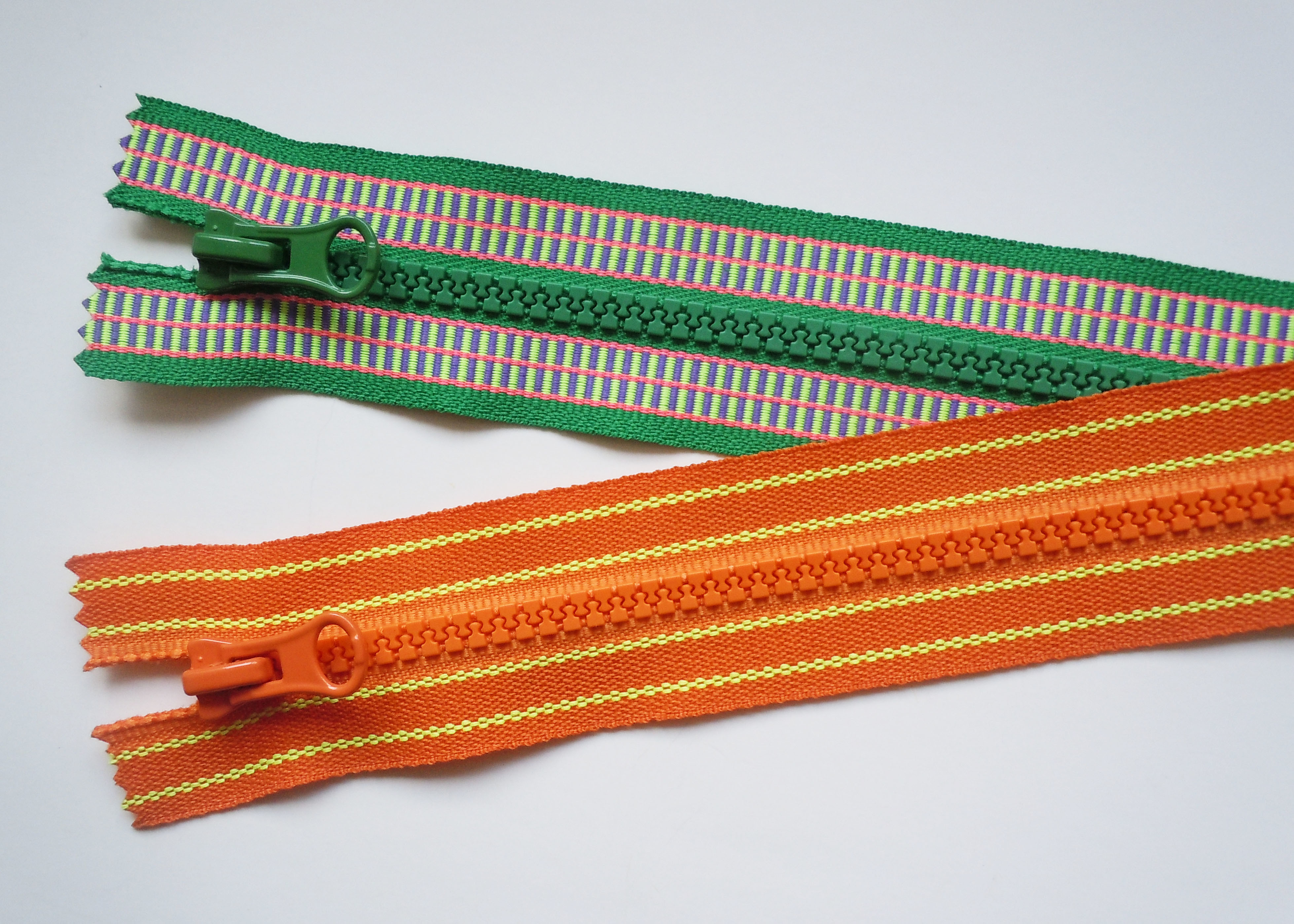 Garment accessory decorative metal separating zippers for hand bags
