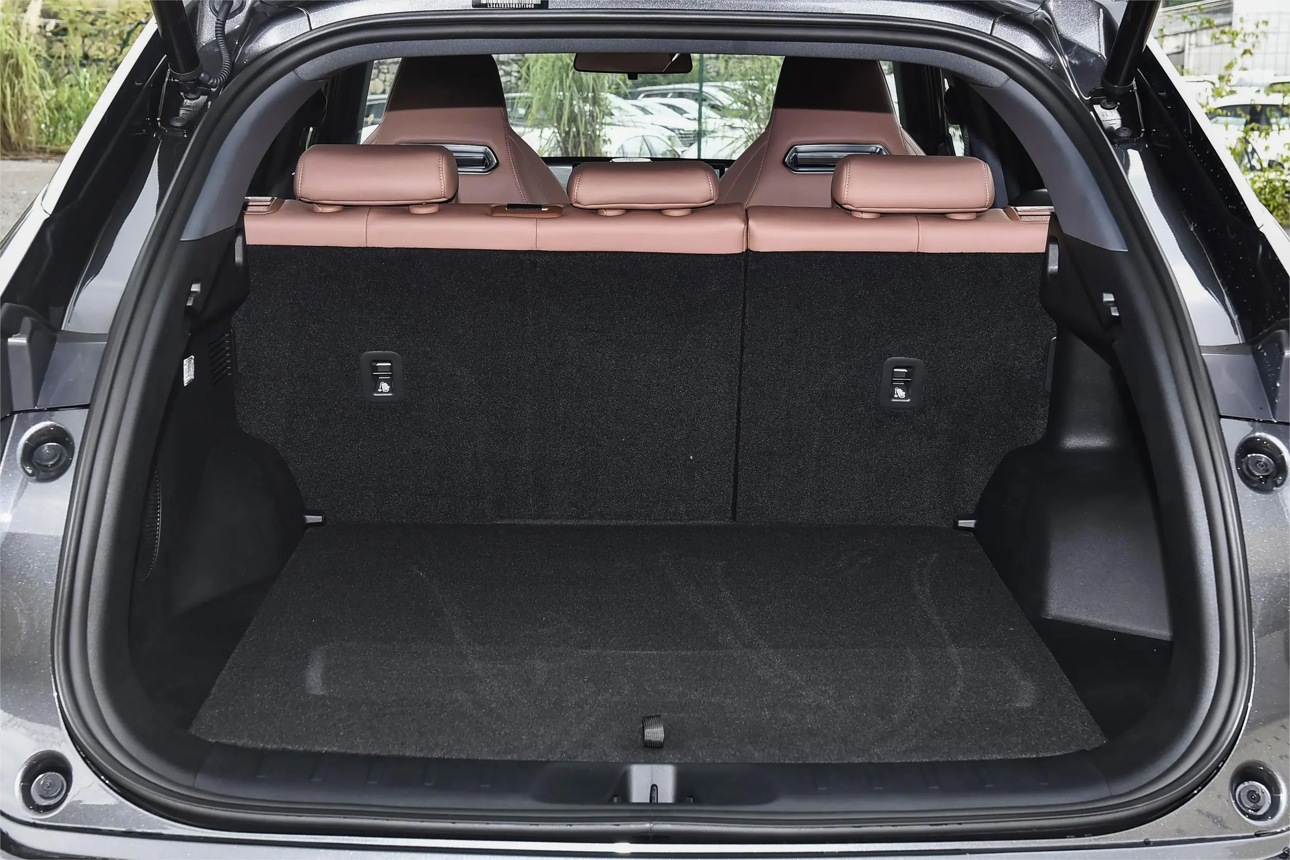 2025 Changan UNI-Z 1.5T DCT Prestige Model Gasoline SUV with 188hp FWD LHD R19 Maximum speed 200 Tire Size
