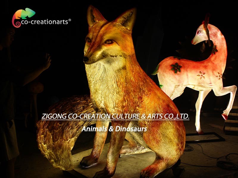 1.6 Meters Height Fiberglass Animatronic Fox For Playground