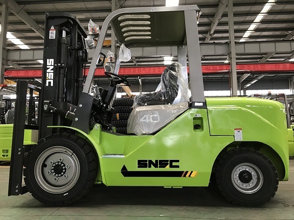 Chariot Elevateur Diesel 4 Ton Forklift with Double Front Tyre