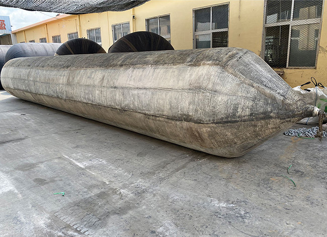 Vessel Launching Boat Lift Airbags , Natural Rubber Inflatable Rubber Balloon