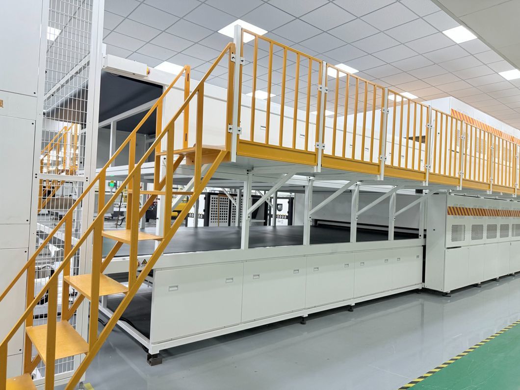 Factory in China Industrial One Step Install Roll Flute Paper Thermal Film Sheet Hot Press Dry Solar Module Production Line Laminating Machine