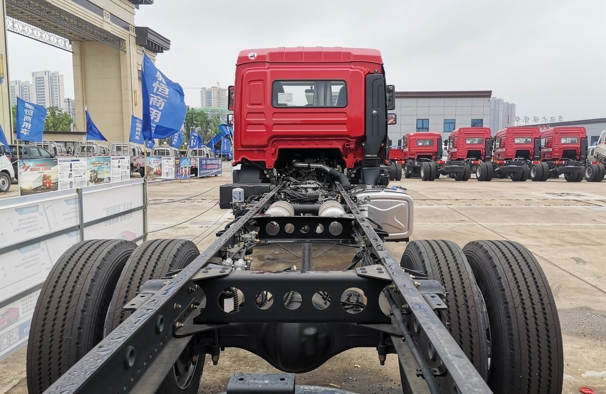 Shacman Cargo Truck L3000 300Hp 25 Ton 10 Dimensions Pick Up Off Road Electric 5Tons Shacman Tipper Truck
