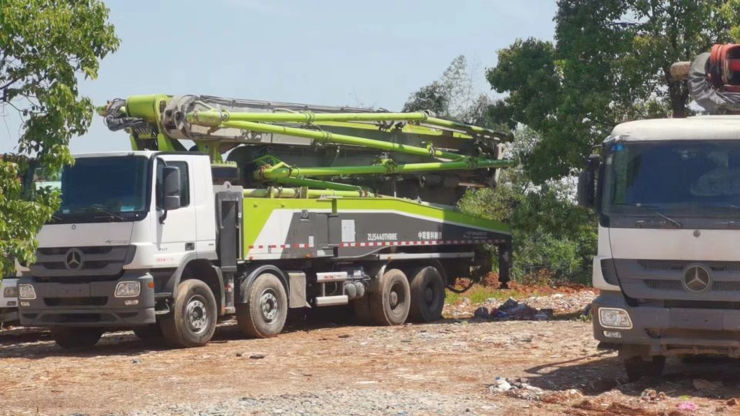 2017 Zoomlion 56m Concrete Pump Truck Mounted Pump on Mercedes-Benz Sell in Good Price